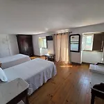 Casa Dos Bernardos * 特拉什杜博鲁
