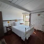 Casa Dos Bernardos * 特拉什杜博鲁