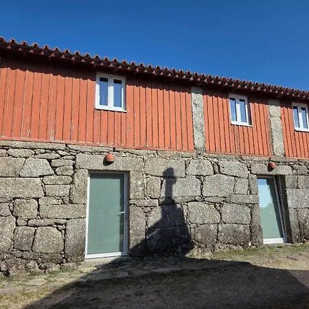 Casa Dos Bernardos * 特拉什杜博鲁
