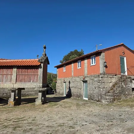 Casa Dos Bernardos * 特拉什杜博鲁